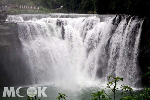 十分瀑布的美讓許多國外觀光客也十分讚歎。 (圖／景點家張盈盈)