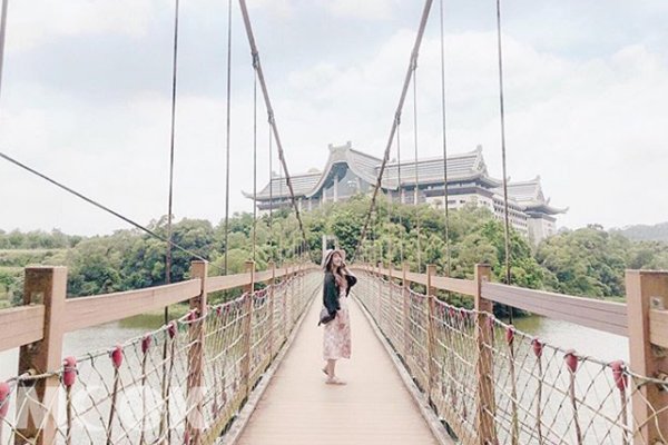 細茅埔吊橋是整座峨嵋湖最佳的美拍位置。 (圖／miss9290)