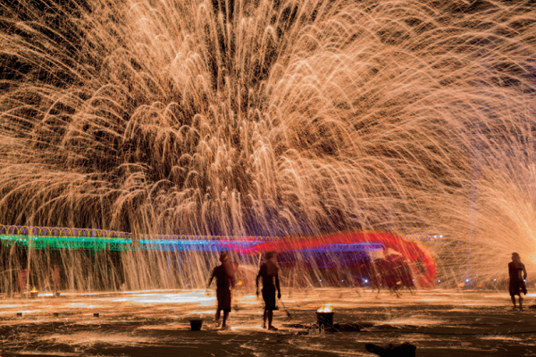 2020南投燈會特別演出兩岸三地知名的「重慶銅梁火龍」。（圖／南投縣政府，以下同）