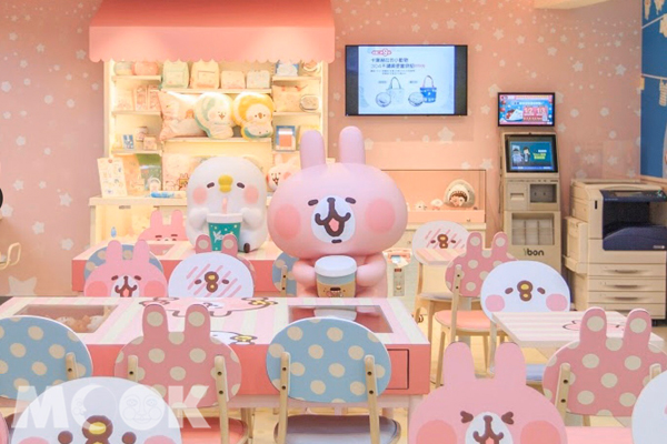 休憩用餐區充滿超Cute的P助與粉紅兔兔，萌化人心的造型裝置是絕不能錯過的超夯拍照熱點。(圖／7-ELEVEN，以下同)