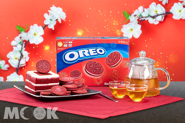 席捲世界的餅乾界網「紅」OREO紅絲絨蛋糕口味正式登台，換上紅色新衣。