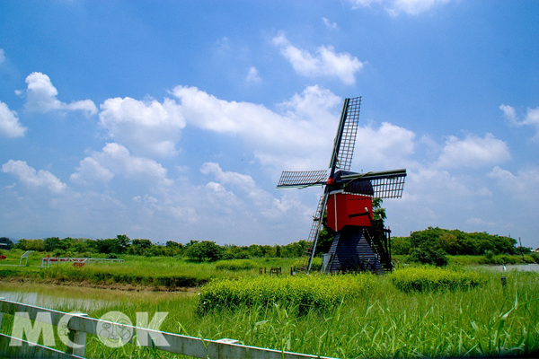 由荷蘭引入的汲水型風車。 (圖／南市觀旅局）