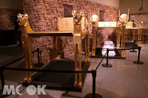 圖坦卡門舉行儀式的靈床。