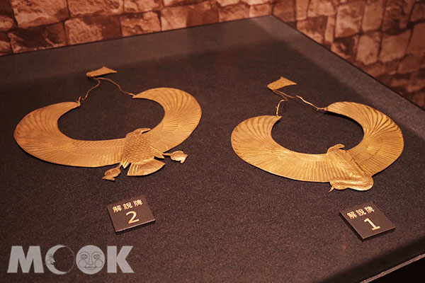 眼鏡蛇形艾吉爾之盾，巨型黃金項鍊。