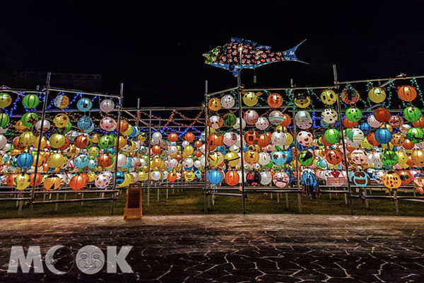 東勢的鯉魚燈籠迷宮帶有客家風情。（圖／kazy_photography）