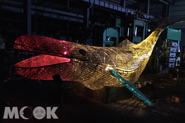 藝術家柯秋地的大型鯨魚作品，將在燈節期間東區現身。(圖／台北市政府)