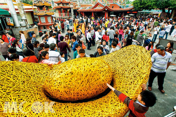 每年春節，紫南宮總擠滿了求財人潮。 (圖／景點家編輯部)