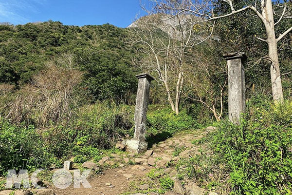 沿途還會經過當年的遺跡。 (圖／doublebearhsieh)