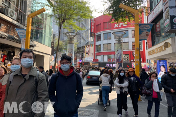 武漢肺炎防疫大學延後開學！進行天宮得戴口罩