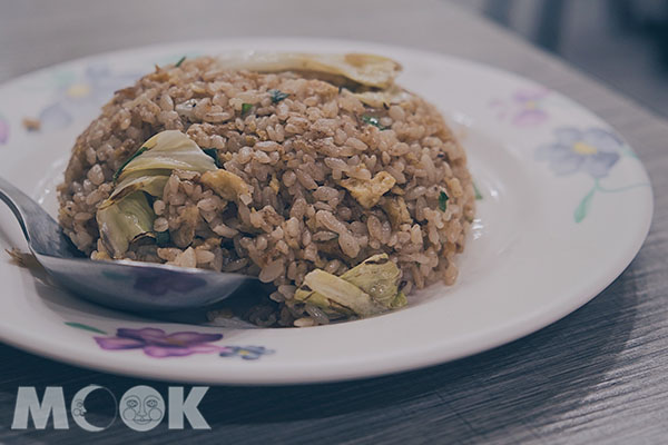 蔥花蛋炒飯。