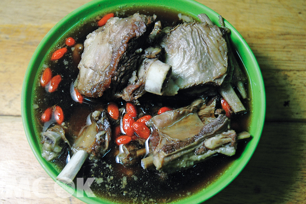 許記藥膳食補是湳雅夜市必吃的美食。 (圖／景點家編輯部)