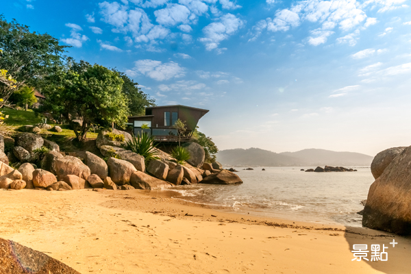 2019年：巴西聖卡塔琳娜州 坐擁私人海濱現代別墅。(圖／Airbnb，以下同)