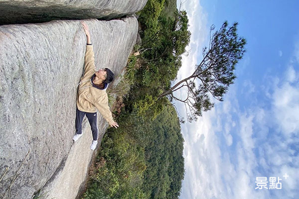 利用龍船石拍出宛如懸崖的驚險照。(圖／qiuung，下同)