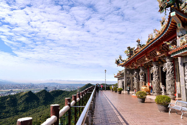 一旁的開漳聖王廟，擁有超棒視野。 (圖／台北市政府)