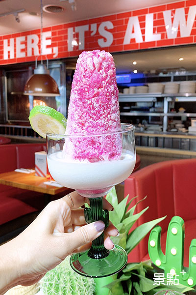 墨西哥國民飲料－歐洽塔，以米漿為基底，添加肉桂、杏仁風味、碎冰，最後淋上仙人掌汁。(圖/景點家張盈盈)