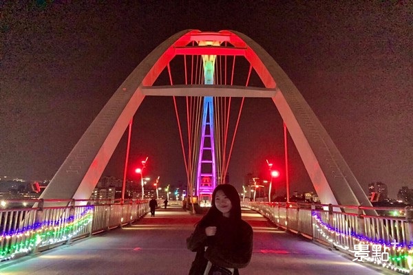 晚上來到新月橋散步吹吹風，真的超放鬆。
