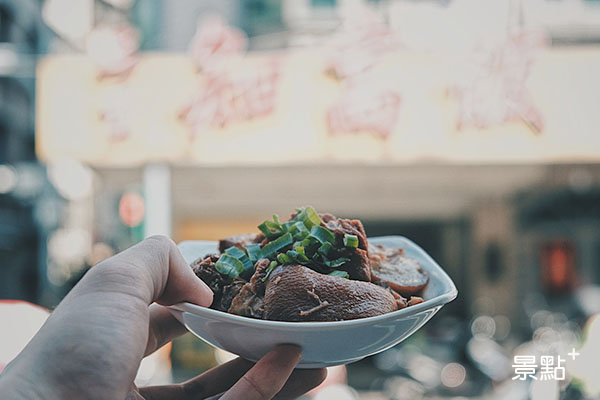 景編吃起來！大橋頭站超罪惡人氣知高飯