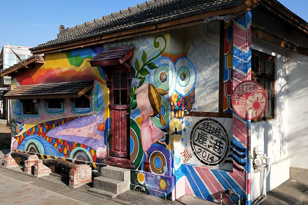 鹿港桂花巷藝術村的日式建築與彩繪 (圖／鹿港桂花巷藝術村)