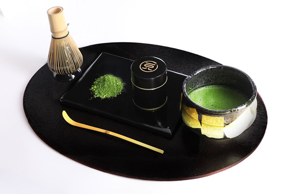 茶具及無糖日本京都宇治抹茶粉。(圖／一〇八抹茶茶廊)