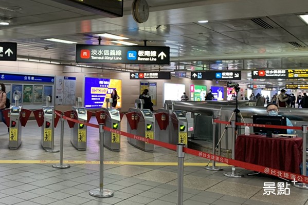台北捷運在台北車站的體溫溫度量測站。（圖 / 景點家Fresh)