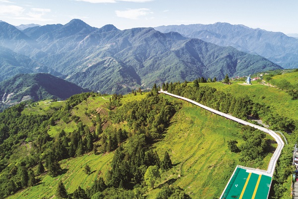 清境高空觀景步道為全台海拔最高的天空步道。 （圖／南投縣政府）