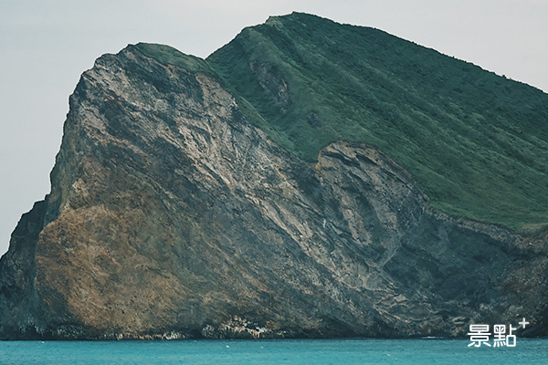 離島後船隻環島一圈，讓旅人們好好地欣賞其龜山島全貌。