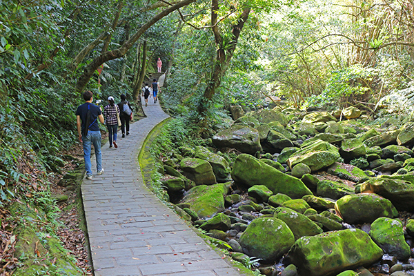 圓覺寺步道沿溪流而上，景色優美。 (圖／台北市政府，以下同)