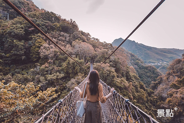 在繩橋上怎麼拍都是夢幻美照。 (圖／yijhen26)