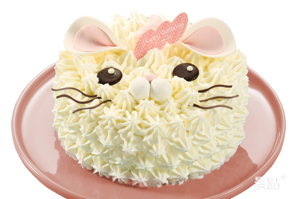 芋喵喵－香濃芋泥、滑嫩布丁與泡芙蛋糕蛋糕的完美組合，滿滿爽口的奶霜搭配萌貓咪造型，720元(6吋)。