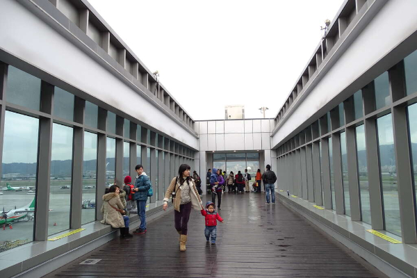台北松山機場觀景台。