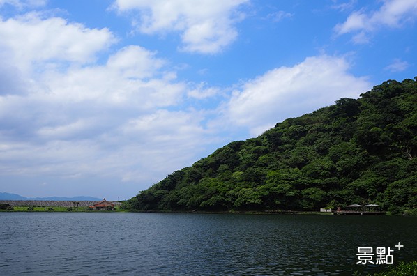 龜山島島上美麗的湖光山色。
