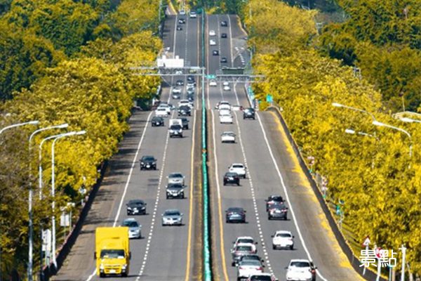 宛如置身異國般的夢幻公路景色。 (圖／porter_photo)