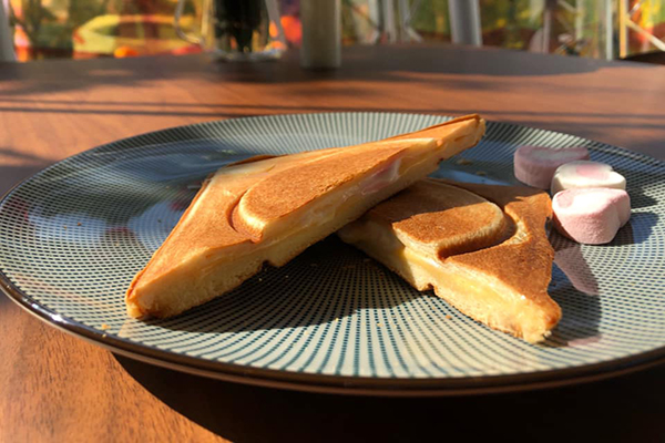 餐廳目前有提供下午茶點心類，包括鬆餅、熱壓吐司及厚片。 (圖／桂林映象會館)