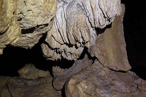 金瓜洞分兩層景觀，有很多不同型態的鐘乳石。