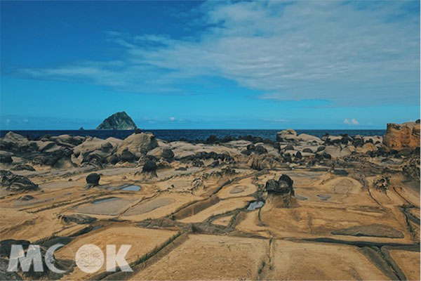被許多攝影玩家稱為秘境中秘境的阿拉寶灣的豆腐岩。( 圖／景點家廖維仁 )