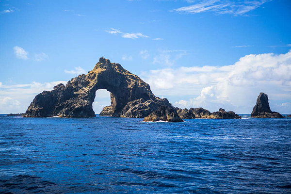 樓門岩是綠島最具代表性的海蝕洞穴 (圖／東部海岸國家風景區管理處)