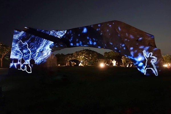 朱銘美術館太極拱門光雕秀，每年吸引許多民眾觀賞。 (圖／朱銘美術館)