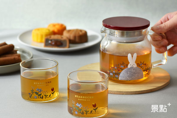 今年中秋，星巴克也推出商品禮盒-「玉兔藏月玻璃茶壼組」。