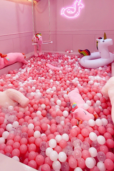 滿滿粉色球池令少女們瘋狂。