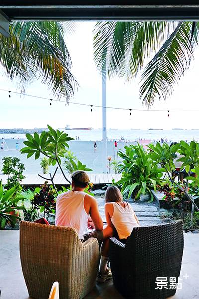 Cijin Sunset Bar旗津沙灘吧營造的南洋島嶼氛圍令人著迷。