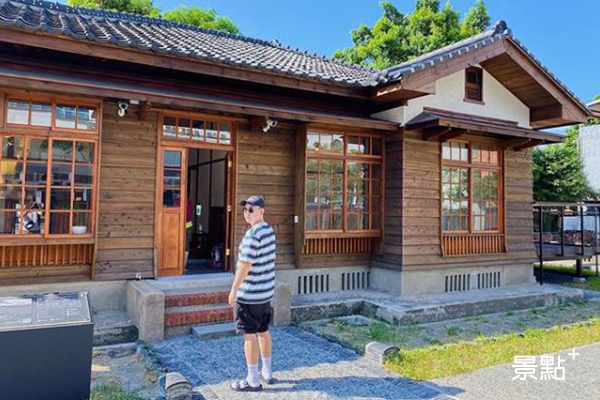 在百年前的日式木造建築宿舍打卡拍美照。（圖／wensyuanhuang）