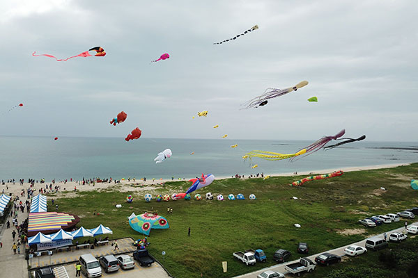 現場有造型、特色、立體風箏放飛表演。