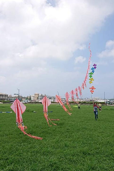 還有長串及立體軟體造型風箏表演，營造20隻以上中大型風箏施放壯觀場面。