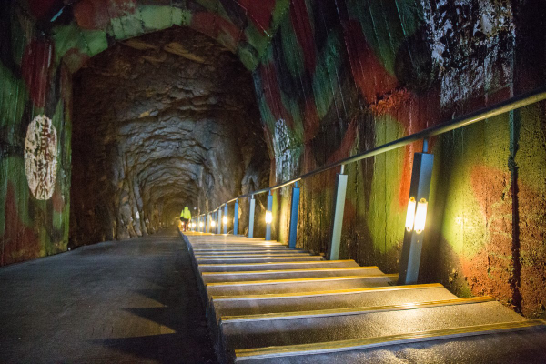 安東坑道。