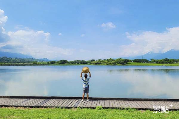 天湖一色的自然美景。 (圖／ceimei)