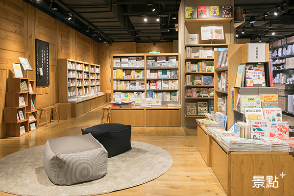 MUJI無印良品台中門市是目前大台中地區唯一提供書籍販售的門市，希望與顧客共享閱讀生。