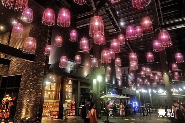 MLD台鋁中庭的水母燈。 (圖／jack_travel_photo)