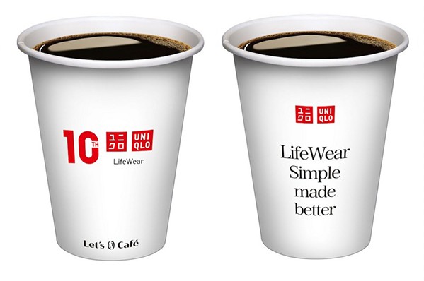 全家Let’s Café跨界UNIQLO推出紅白兩款經典咖啡杯。(圖／全家便利超商)