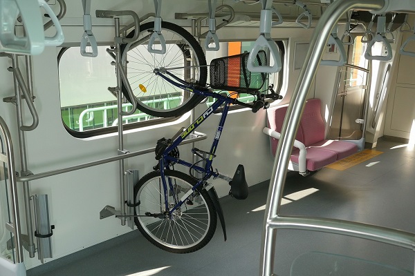 車廂增加腳踏車放置空間，採用最新歐洲型腳踏車放置臺。
