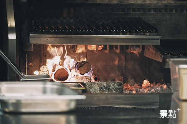 原木柴燒是WILDWOOD料理最大的特色。